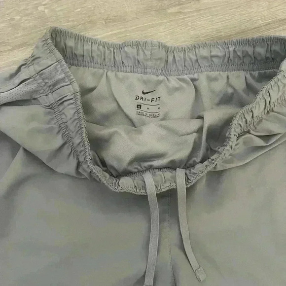 NIKE Dri Fit Athletic Shorts M - Picture 5 of 6